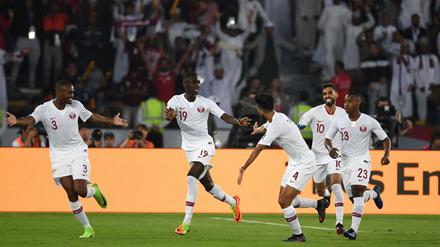Großer Jubel: Die Spieler Katars feiern den Titelgewinn bei den Asien-Meisterschaften.