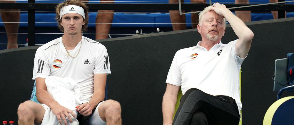 Nee, ne. Da lief im Einzel bei Alexander Zverev nüscht, Team-Kapitän Boris Becker (r.) konnte es kaum fassen.
