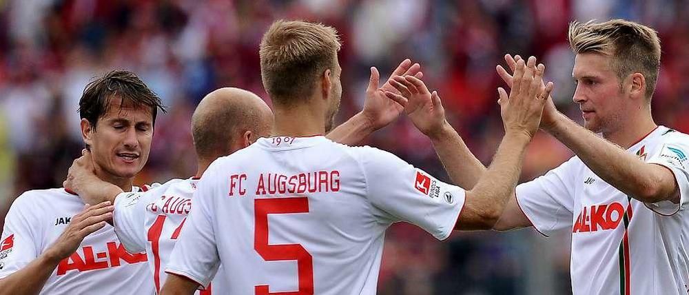 Spätes Glück. Der FC Augsburg gewinnt durch einen Treffer kurz vor dem Ende.