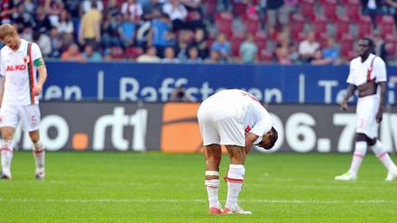 Die Enttäuschung über den verpassten ersten Sieg in der Bundesliga war den Augsburgern nach Spielende deutlich anzusehen.