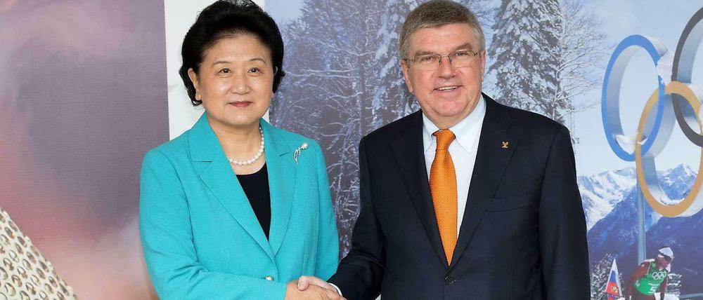 Gute Miene zum ertragreichen Spiel. IOC-Chef Bach mit Chinas Vize-Ministerpräsidentin Liu Yandong.