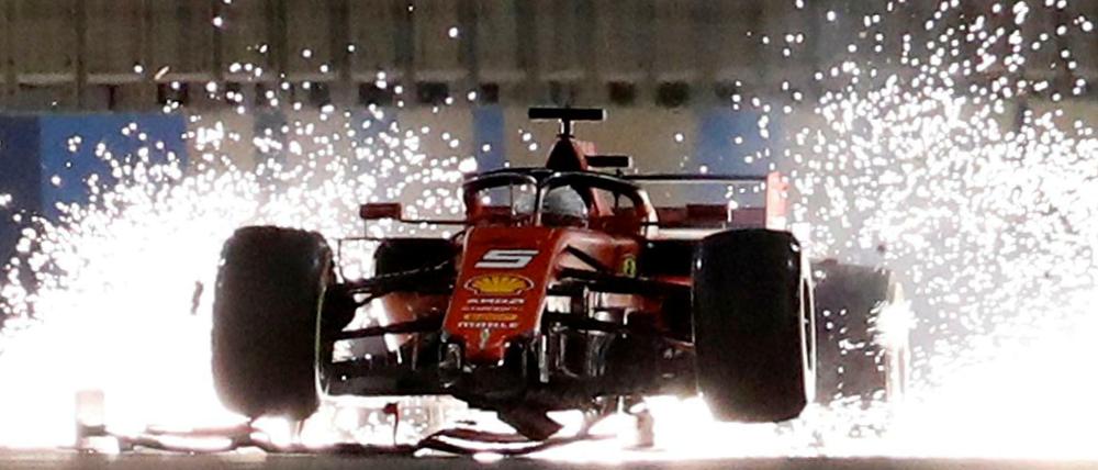Früh unter Feuer. Sebastian Vettel fährt gegen einen schnellen Teamkollegen.