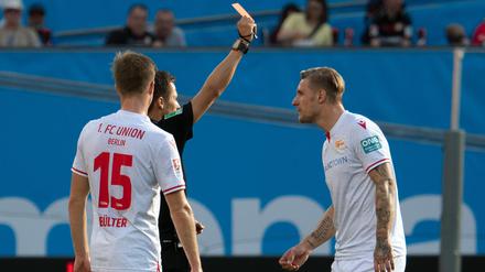Raus bist du: Sebastian Polter (rechts) sah im Spiel gegen Leverkusen von Schiedsrichter Robert Hartmann die Rote Karte.