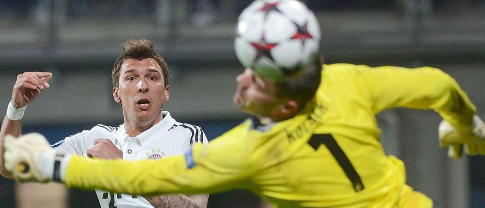 Mario Mandzukic trifft zum 1:0 für Bayern München.