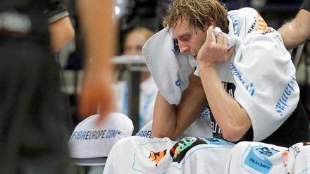 Die Enttäuschung über das Verpassen der Qualifikation für die Olympischen Spiele 2012 war Dirk Nowitzki deutlich anzusehen.