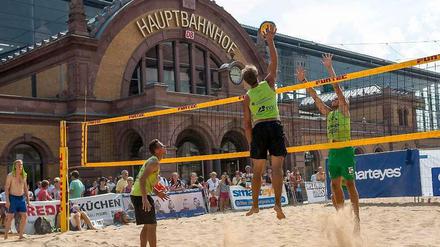 Beachen in Berlin: In der Hauptstadt gibt es deutschlandweit die meisten Beachvolleyball-Plätze. 
