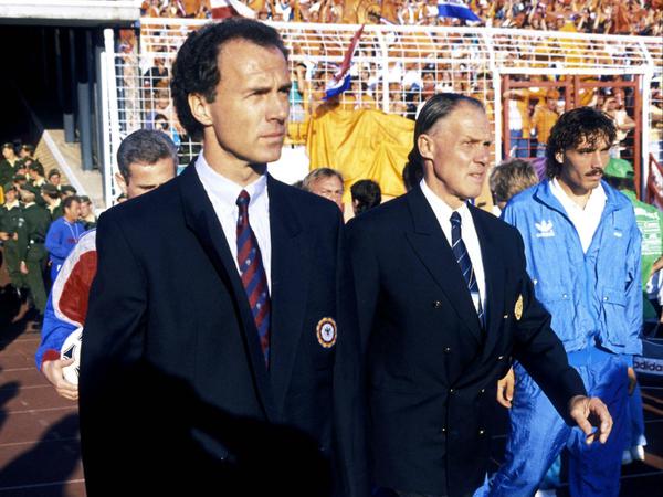 Duell der Strategen. Im EM-Halbfinale 88 trafen die Trainer Franz Beckenbauer (links) und Rinus Michels aufeinander.