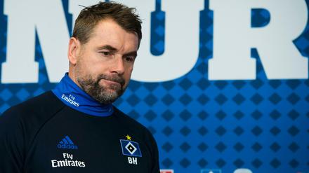 Das Aus nach sieben Spielen: Bernd Hollerbach ist in Hamburg - wie so viele Trainer - gescheitert. 