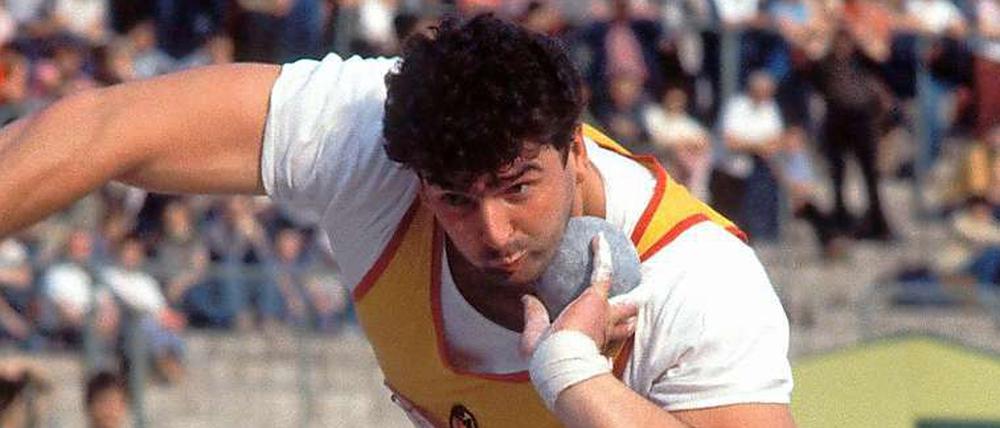 Olympiasieger und Weltrekordler. Udo Beyer 1986 als Kugelstoßer des Armeesportklubs Vorwärts Potsdam.