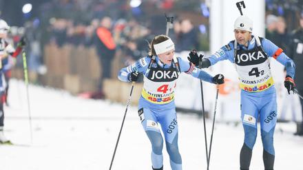 Abschiedsrunde. Darja Domratschewa und Ole Einar Björndalen beim 17. Biathlon World Team Challenge in der Arena auf Schalke.