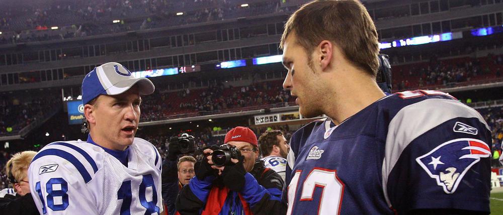 Alte Bekannte: Peyton Manning (l.) und Tom Brady könnten in den Playoffs wieder aufeinander treffen.