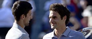 Novak Djokovic (links) und Roger Federer.