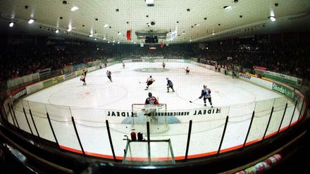 Schon 2001 wurde die Eissporthalle an der Jafféstraße im Bezirk Charlottenburg-Wilmersdorf abgerissen. 