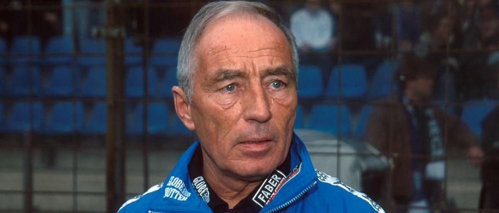 Rolf Schafstall in der Saison 2000/01 als Trainer des VfL Bochum. 