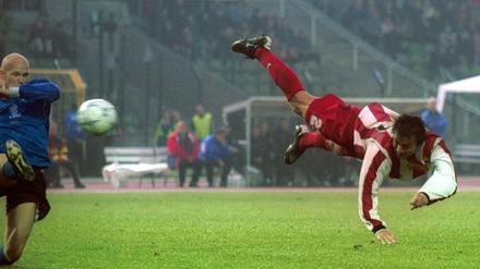 Abflug. Sreto Ristic (re., hier zu sehen im Rückspiel in Berlin) erzielte 2001 gegen Valkeakoski einen Treffer.