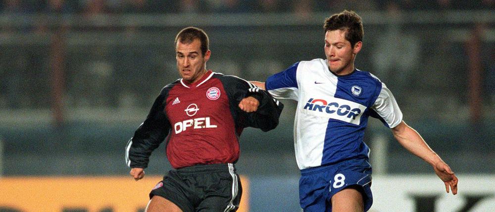 Unvergesslich. Pal Dardai (r.) kümmerte sich am 2. Dezember 2001 nicht nur um Bayerns Spielmacher Mehmet Scholl, er erzielte kurz vor Schluss auch den Treffer zu Herthas 2:1-Sieg.