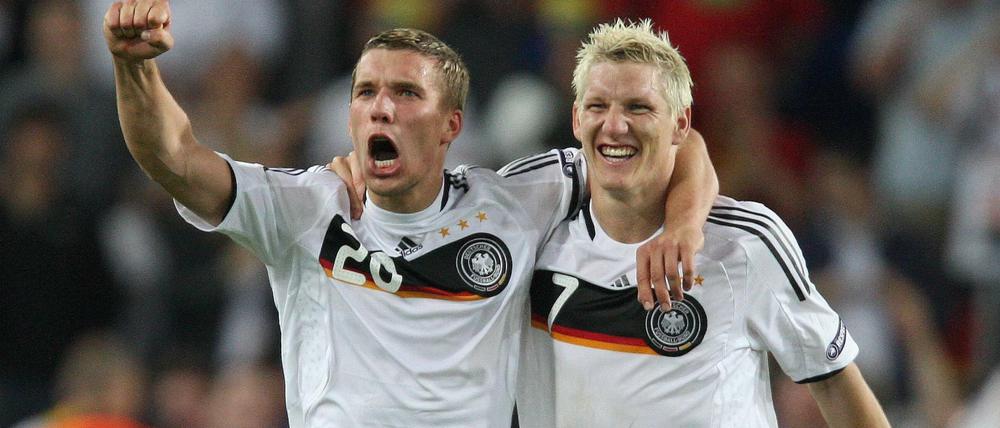 Lukas Podolski (l.) und Bastian Schweinsteiger bei der EM 2008.