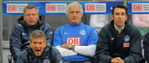 Eine Saison des Grauens. Mit Hertha BSC stieg Friedhelm Funkel (vorne) 2010 aus der Bundesliga ab. 