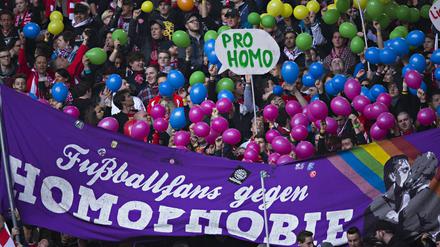 Fußball-Initiative wie diese machen sich gegen Homofeindlichkeit und andere Diskriminierungsformen stark