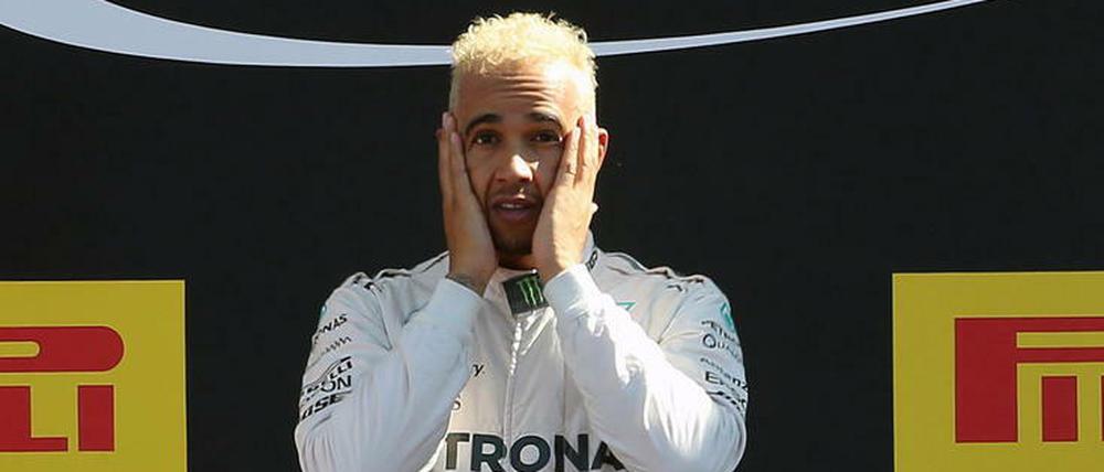 Lewis Hamilton weiß nach dem Rennen nicht, ob er sich freuen soll.