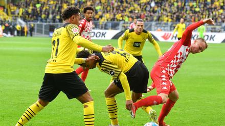 Borussia Dortmund hat beim Comeback von Erling Haaland zumindest für eine Nacht die Tabellenspitze der Fußball-Bundesliga erobert