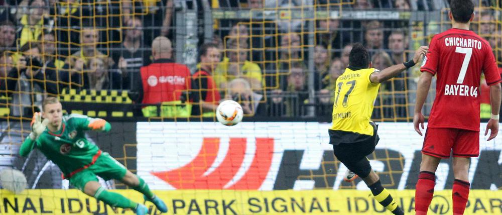Pierre-Emerick Aubameyang erzielt das Tor zum 3:0-Endstand für Borussia Dortmund.