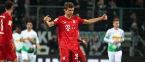 Bayerns Thomas Müller grämt sich derzeit, zum Saisonende dürfte er aber wohl wieder feiern. 