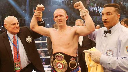 Sieg in Rostock: Jürgen Brähmer hat seinen WBA-Weltmeistertitel im Halbschwergewicht erfolgreich verteidigt. 
