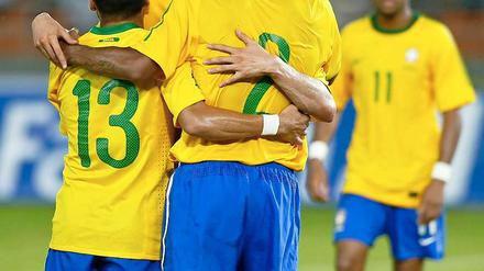 Brasilien ist wie immer einer der Topfavoriten - vor allem dann, wenn Kaká (Mitte) zu Hochform aufläuft.