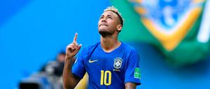 Brasiliens Stürmer Neymar feiert sein Tor.