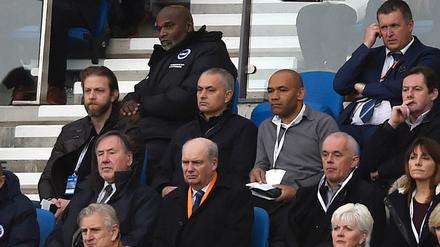 Nach seiner Entlassung beim FC Chelsea schaut José Mourinho das Zweitligaspiel Brighton &amp; Hove Albion gegen Middlesbrough.
