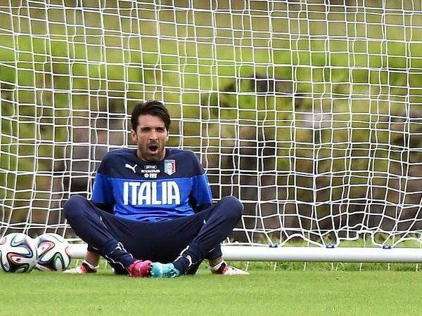 Muss pausieren: Italiens Kapitän Gianluigi Buffon verpasst wegen einer Knöchelverletzung das erste WM-Spiel gegen England. 