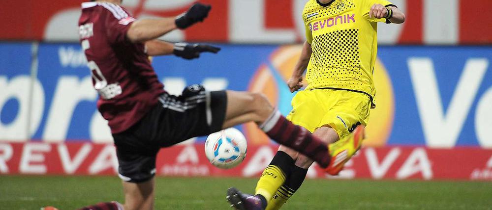Den 2:0-Sieg gegen den 1. FC Nürnberg haben sich die Spieler von Borussia Dortmund bei eisigen Temperaturen hart erarbeitet.