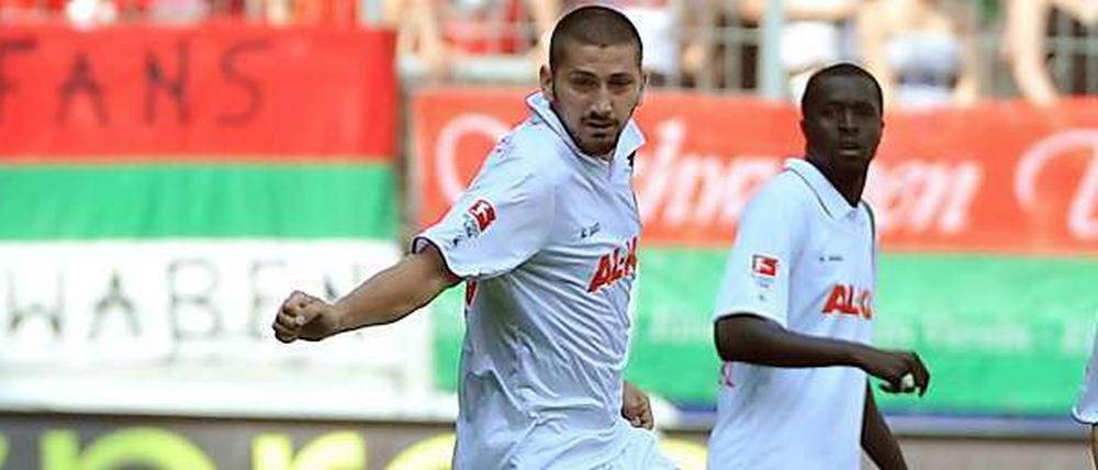 Sejad Salihovic (l.) erzielte das entscheidenen Tor zum 2:0, während Augsburgs Stürmer Sascha Mölders (m.) diesmal ohne Treffer blieb.