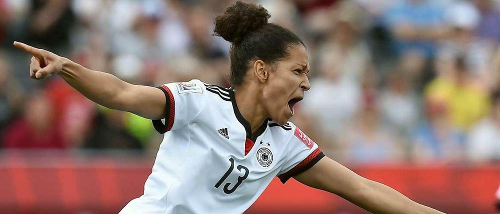 Celia Sasic schoss in der ersten halben Stunde des Spiels drei Tore für die deutschen Frauen.