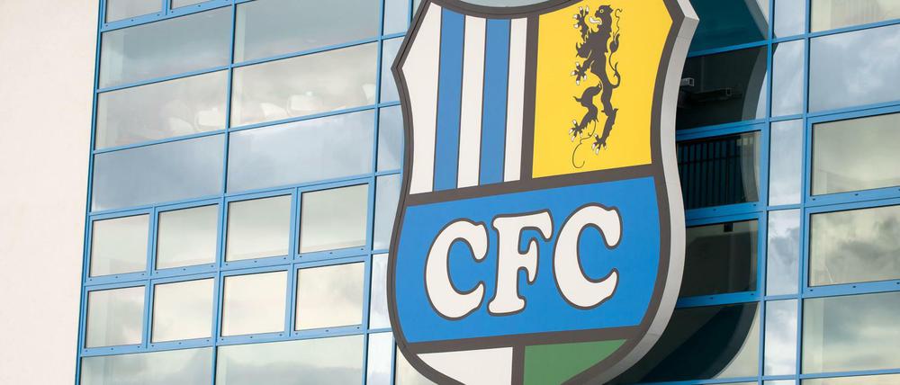 Nach dem FC Rot-Weiß Erfurt hat auch Fußball-Drittligist Chemnitzer FC einen Antrag auf Eröffnung eines Insolvenzverfahrens gestellt.