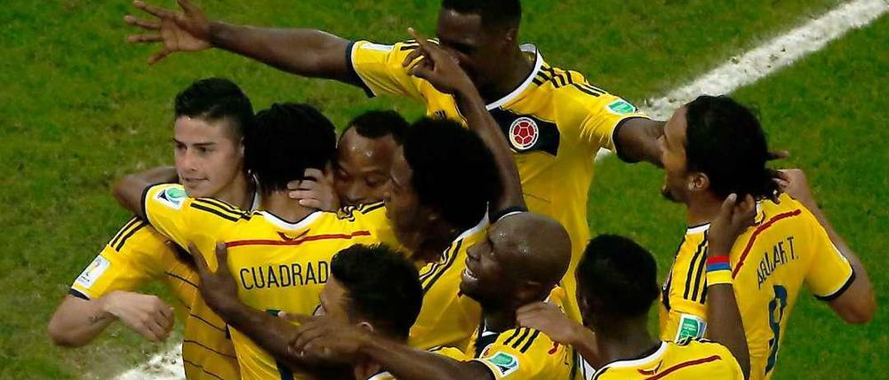 Wir feiern durch ins Viertelfinale: Die Kolumbianer konnten am Abend in Rio de Janeiro einen 2:0-Sieg gegen Uruguay bejubeln. Bei der WM 2014 in Brasilien stehen sie nun unter den letzten Acht.