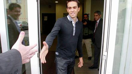 Herzlichen Glückwunsch. Der spanische Radsportverband hat Alberto Contador vom Dopingvorwurf freigesprochen.