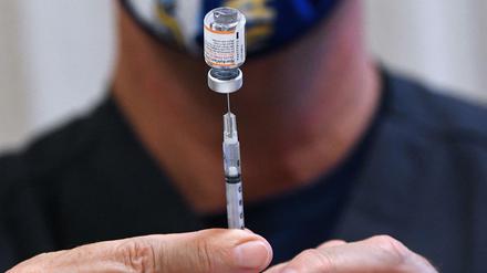 Nach NBA-Angaben sind 97 Prozent aller Basketball-Profis doppelt geimpft, etwa 60 Prozent haben bereits eine Booster-Impfung bekommen.