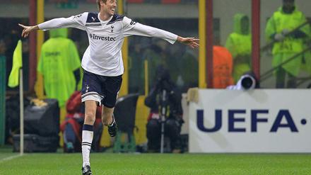 Peter Crouch bejubelt sein Siegtor gegen Milan.