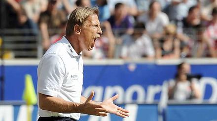 Christoph Daum gilt als großer Motivator. Mit seinem neuen Klub Eintracht Frankfurt konnte der Trainer aber dennoch bislang keinen Sieg feiern.