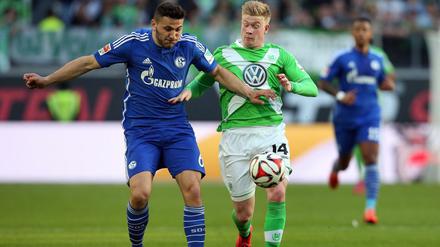 Erzielte den späten Ausgleich für Wolfsburg: Kevin De Bruyne, hier im Zweikampf mit Schalkes Kolasinac (li.).