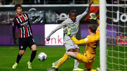 Enge Angelegenheit: Dedryck Boyata und Hertha BSC nahmen gegen Eintracht Frankfurt einen Punkt mit nach Hause.