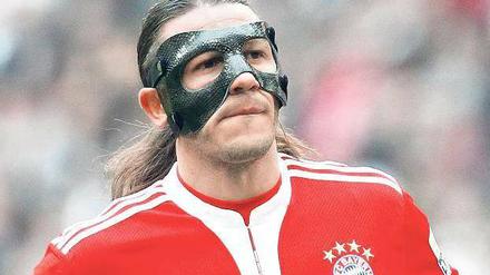 Martin Demichelis, 29, spielt seit 2003 beim FC Bayern München in der Verteidigung. Beim Länderspiel im März gegen Deutschland prallte der argentinische Nationalspieler mit Michael Ballack zusammen und verletzte sich im Gesicht. 