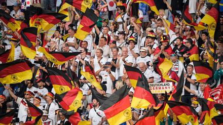 Deutsche Fans beim Spiel der DFB-Elf gegen Japan.