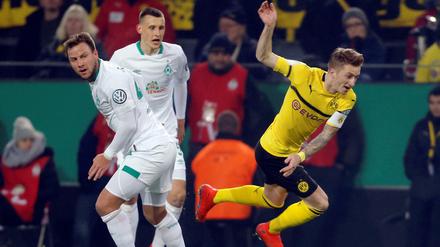 Marco Reus (rechts) strauchelte mit Dortmund gegen Bremen und Philipp Bargfrede.