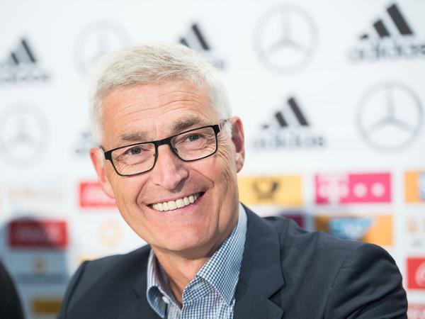Lutz Fröhlich (60) arbeitet seit mehr als einem Jahr als Chef der Schiedsrichter. Seit Kurzem ist er auch für das Projekt Videobeweis in der Bundesliga verantwortlich.