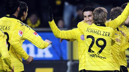 Die Dortmunder bejubeln das 1:0 durch Nuri Sahin.