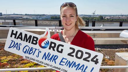 Nicht nur Feuer und Flamme für Hamburg, sondern jetzt auch begeisterte Parakanutin: Edina Müller.