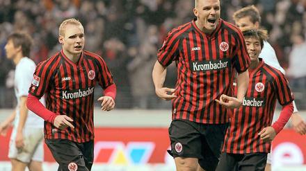 Mensch, Meier! Alexander Meier trifft doppelt für die Eintracht beim 4:2 gegen en FC Augsburg.